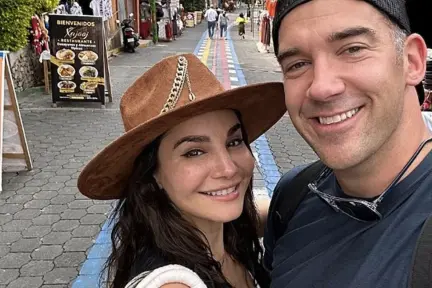 Martha Higareda y Lewis Howes revelan el sexo de sus gemelos Martha Higareda y Lewis Howes revelan el sexo de sus gemelos