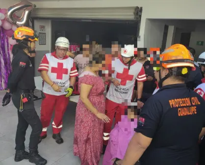 Rescatan a menor atrapada en tubería dentro de alberca en Guadalupe