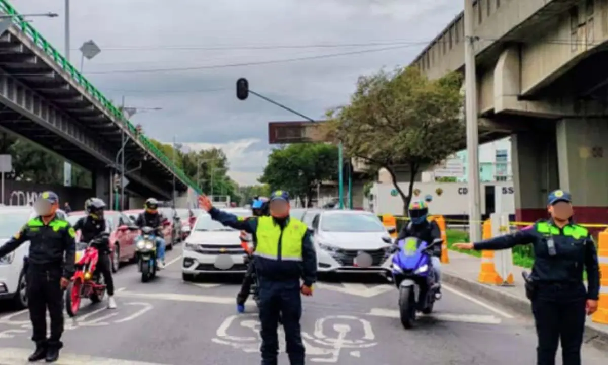 Policías de SSC en Marcha de CDMX.  Foto: X (@OVIALCDMX)