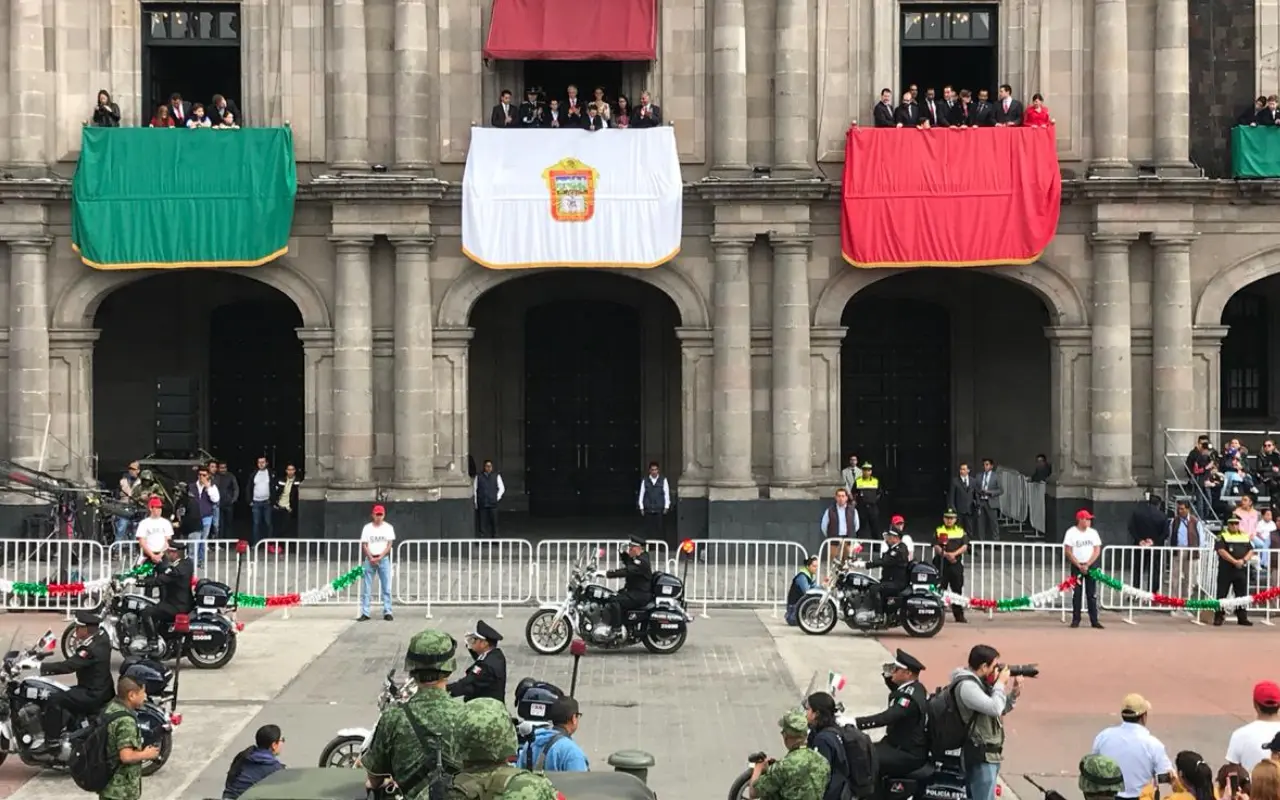 Desfile Desfile Cívico y Militar en Toluca, 16 de septiembre de 2018. Foto: X/ @SS_Edomex (Canva)