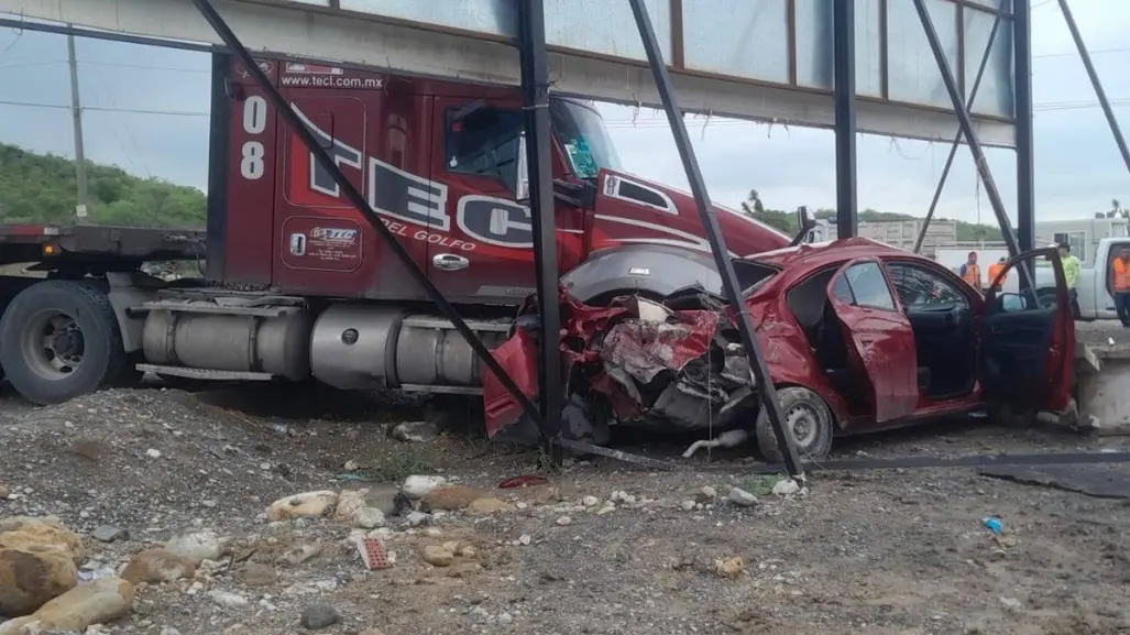 Choque de tráiler deja 3 heridos en Juárez