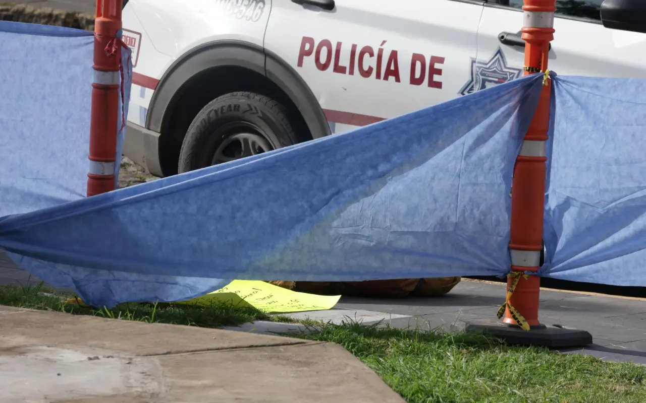 Cuerpo abandonado en el centro de Puebla. Foto: Jafet Moz