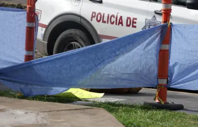 En pleno 15 de septiembre dejan cuerpo envuelto en una lona a 3 calles del zócalo de Puebla