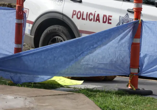 En pleno 15 de septiembre dejan cuerpo envuelto en una lona a 3 calles del zócalo de Puebla