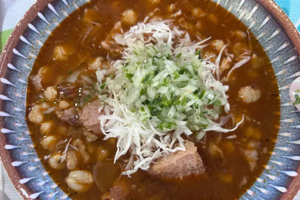 Esta es la receta del pozole sudcaliforniano que puedes preparar este 15 de septiembre