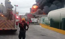 Incendio consume fábrica de aceites en Apodaca