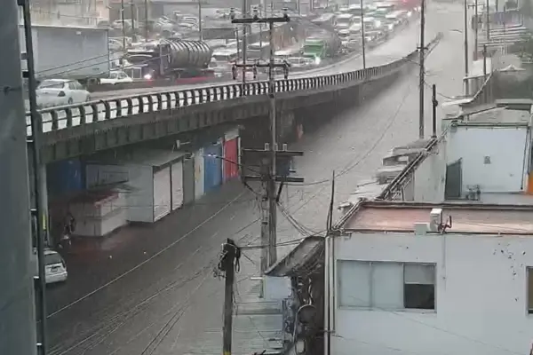 FOTOS | Lluvias en Edomex dejan a La Paz bajo el agua, cientos de afectados y caos vial