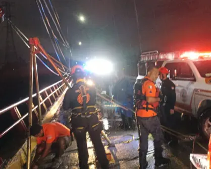 Rescatan a persona atrapada por la corriente en Juárez tras intensas lluvias
