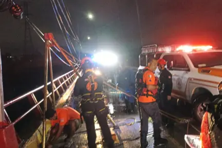 Rescatan a persona atrapada por la corriente en Juárez tras intensas lluvias Rescatan a persona atrapada por la corriente en Juárez tras intensas lluvias