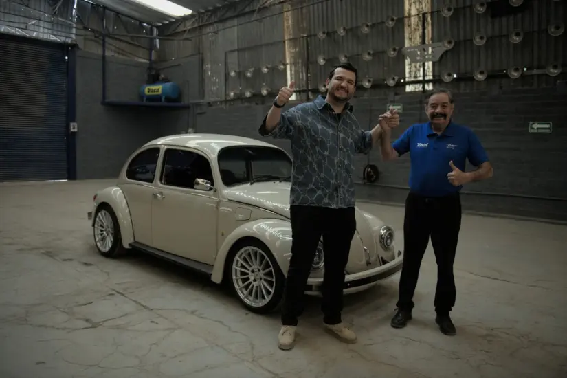 Martín Vaca ha modificado autos a muchas artistas | Foto: FB Mexicánicos