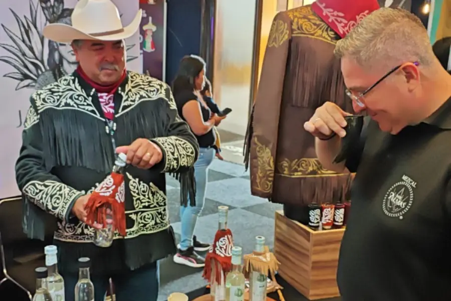 Mezcales de Tamaulipas brillan en el Congreso Nacional del Mezcal 2025