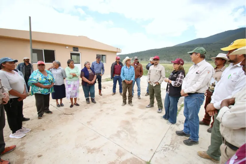 Reunión de trabajo entre habitantes de Miquihuana y autoridades. Foto: Ramón Sánchez