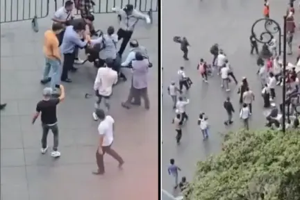 Ambulantes reclaman espacio en la verbena y desatan enfrentamiento en el Zócalo CDMX