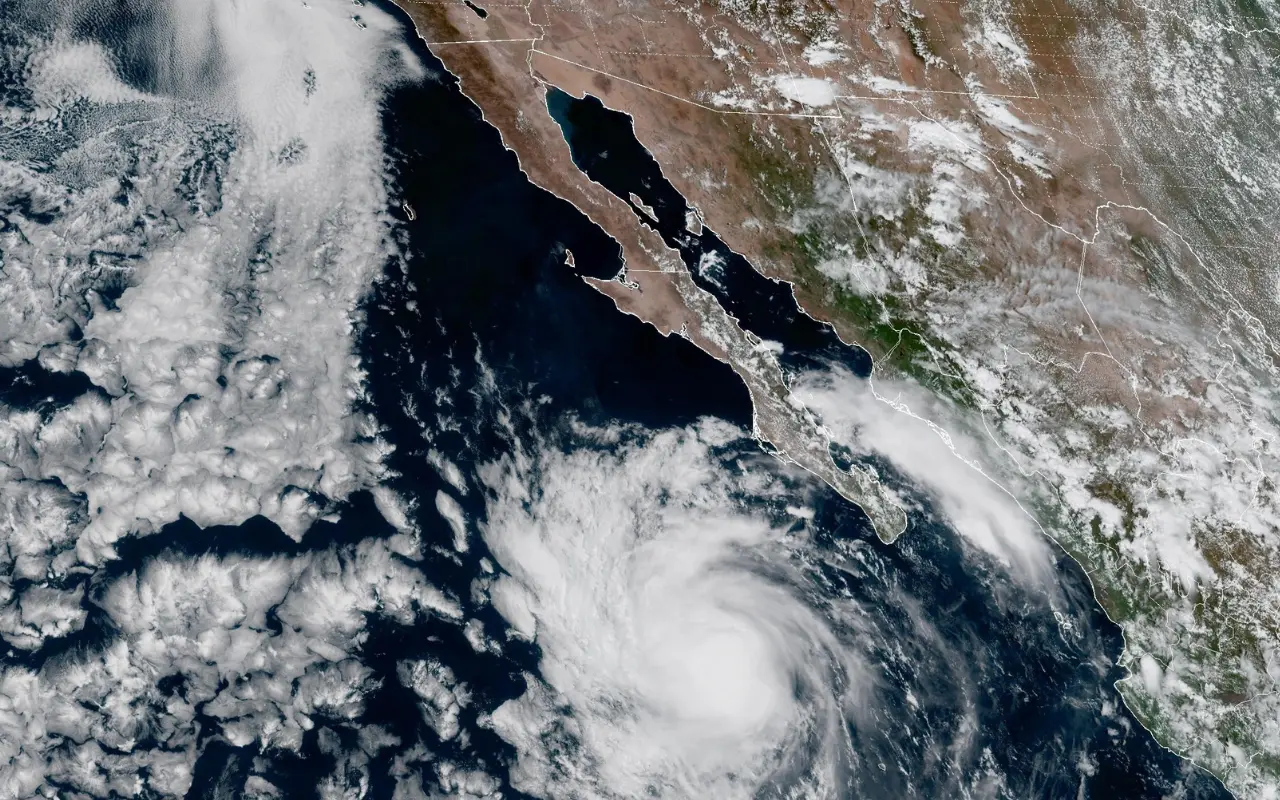 Tormenta tropical Mario vista desde el satélite. Foto: National Hurricane Center