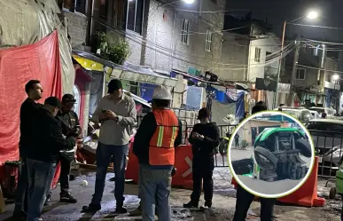 VIDEO | Socavón que se comió un camión de refrescos en Iztapalapa crece y desalojan 3 casas en CDMX