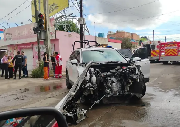 3 veh&iacute;culos semidestruidos en impresionante choque en Nazas y Pino Su&aacute;rez