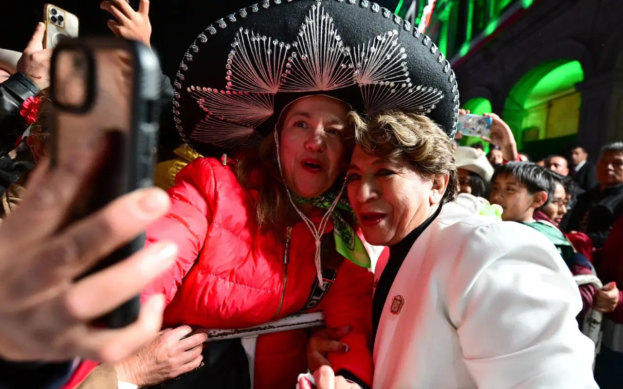 Delfina Gómez el 15 de Septiembre en Plaza de los Mártires. Foto: X/ @delfinagomeza (Canva)