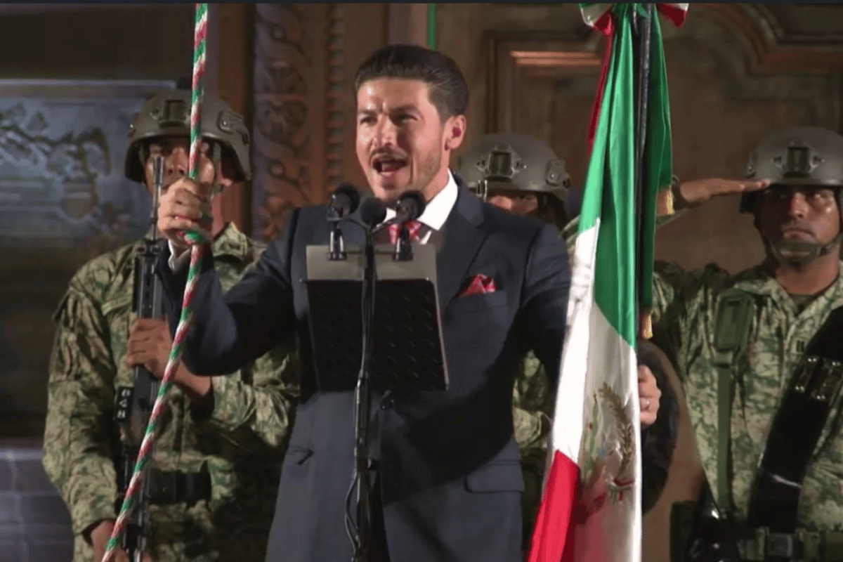 Samuel García da el Grito de Independencia en la Macroplaza