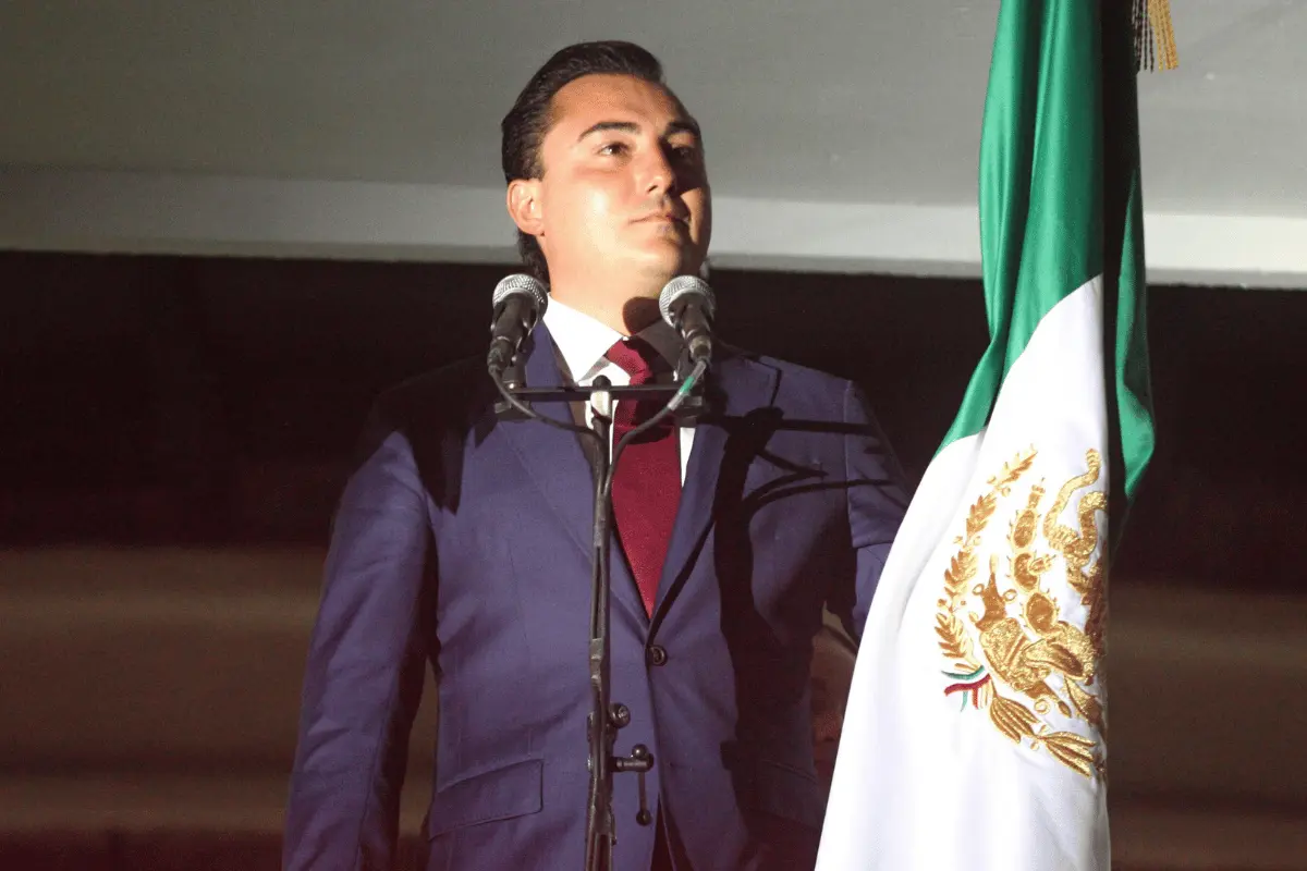 Guerra Cavazos hizo sonar hizo sonar la campaña desde el balcón del edificio de la Presidencia,  tiempo que la multitud gritaba al unísono Viva México!. Foto: Erick Reyes/POSTA.
