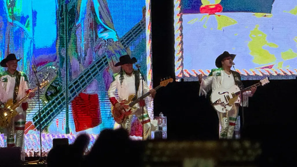 FOTOS | Disfrutan miles de duranguenses el concierto de Bronco en Durango