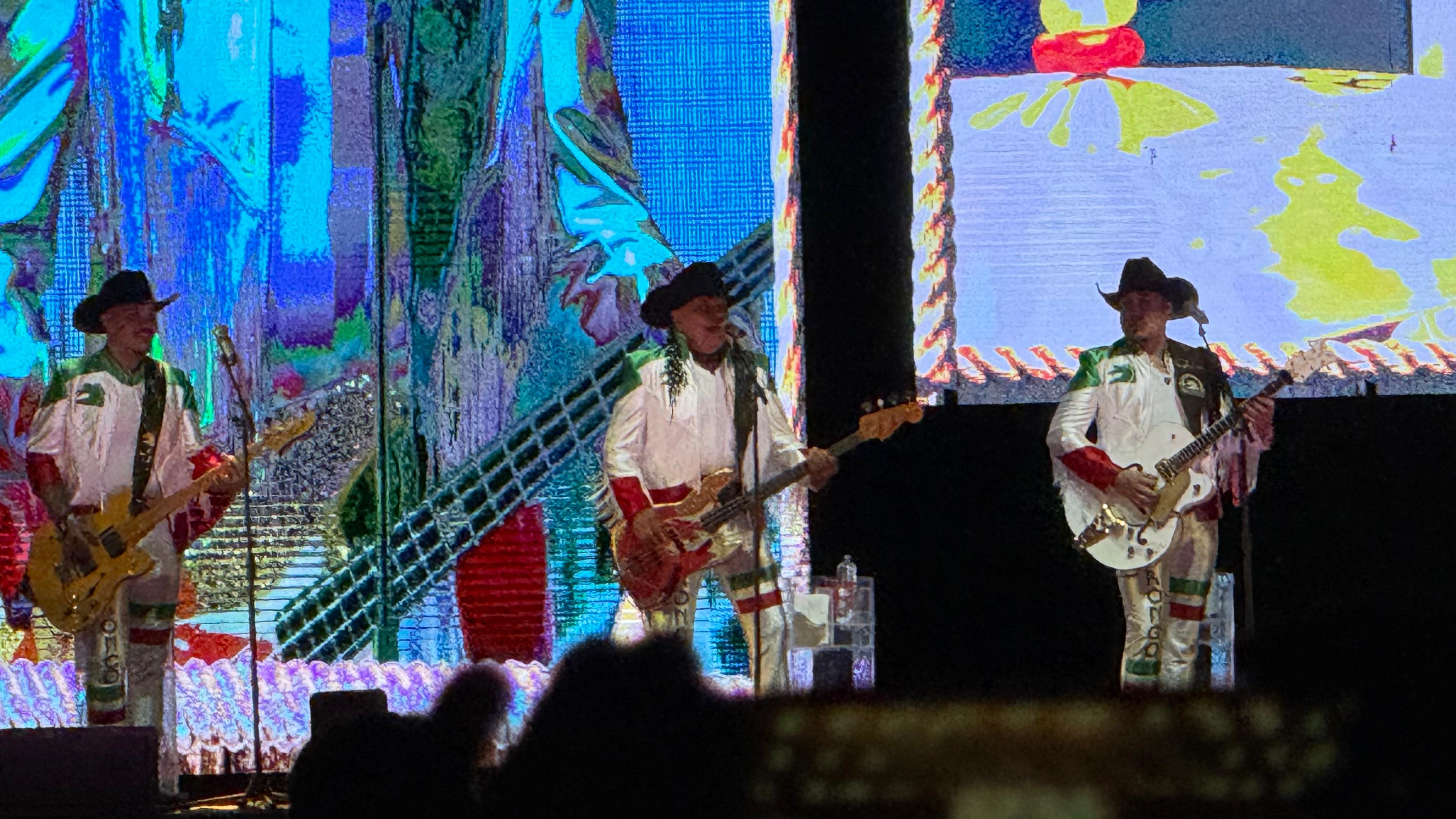 Inicia concierto de Bronco en Durango