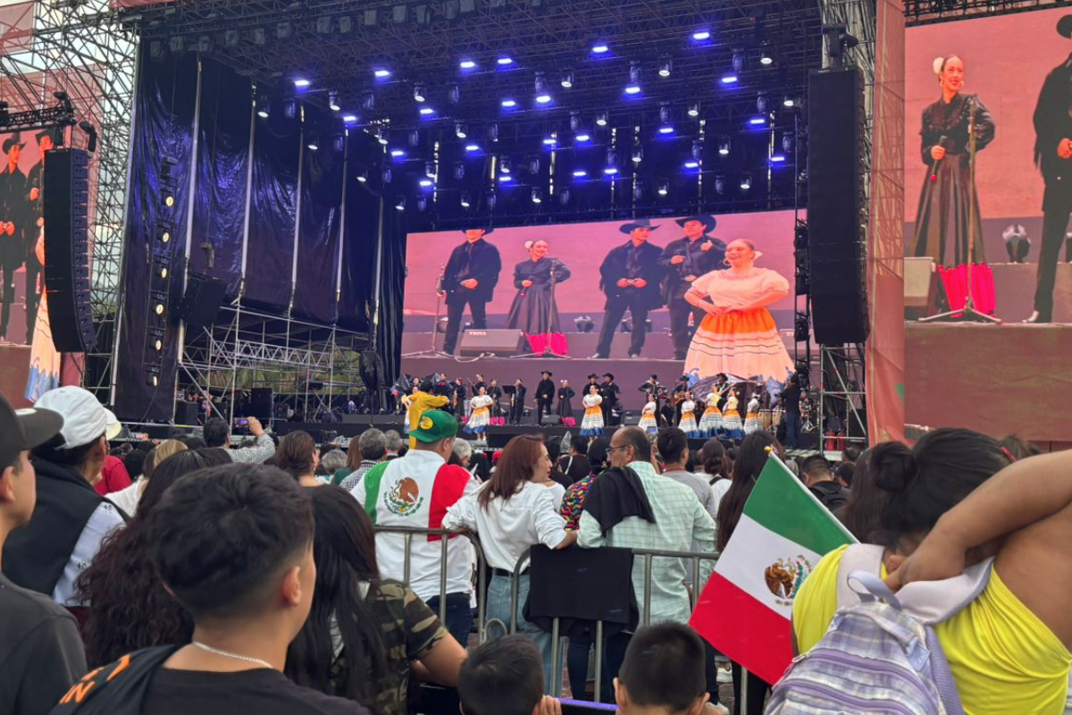 Miles de ciudadanos se congregan para disfrutar de la Macro Fiesta Mexicana