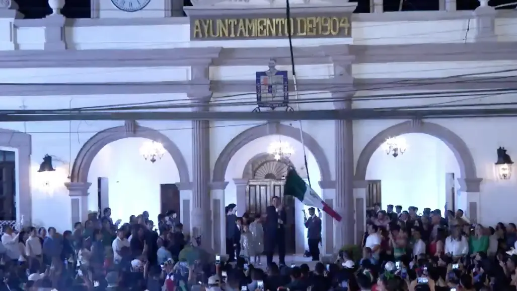 Raúl Cantú encabeza el Grito de Independencia en Salinas Victoria ante miles de asistentes