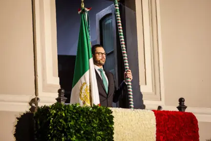 David de la Peña celebra el Grito de Independencia junto a miles en Santiago