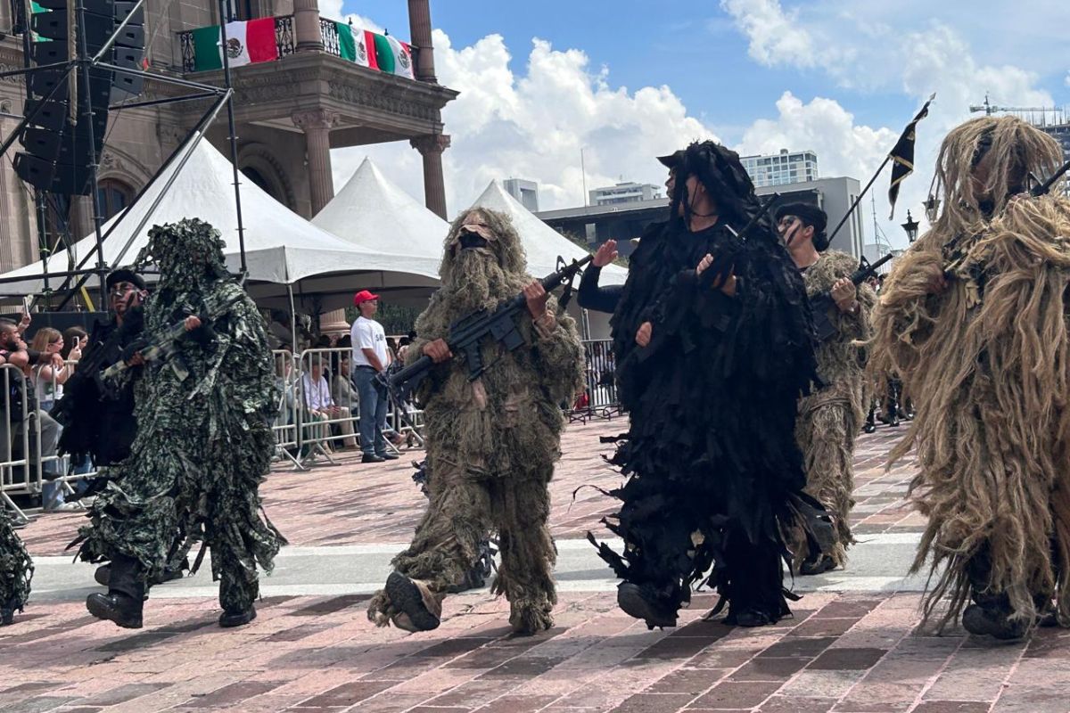 Presente en el Gran Desfile de Independencia, la Nueva Fuerza Civil