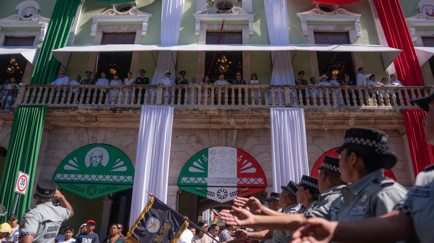 Desde las 8 de la mañana inicio el desfile cívico-militar en Mérida con la participación de 4,927 elementos divididos en 62 contingentes para celebrar el inicio de la independencia de México.- Fuente Gobierno del Estado