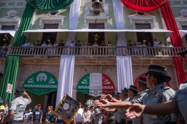 El Gobernador de Yucatán encabeza el desfile por la Independencia de México