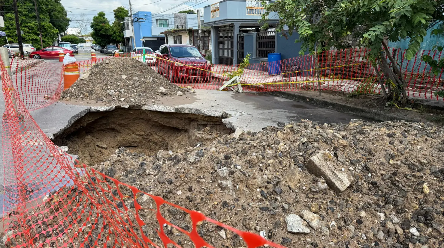 Enorme socavón expone inoperancia de Comapa Sur en Ciudad Madero