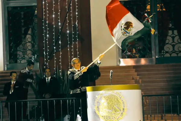 Américo Villarreal da Grito de Independencia ante miles personas en Ciudad Victoria
