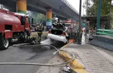 Incendio consume auto en calles de Álvaro Obregón; no hubo personas lesionadas
