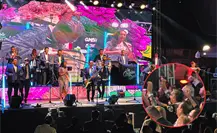 Los Ángeles Azules Conquistan Victoria: Fervor Patrio y Baile en el Grito Los Ángeles Azules Conquistan Victoria: Fervor Patrio y Baile en el Grito