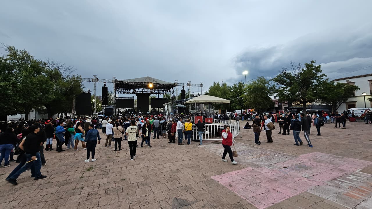 Empieza a llenarse la Plaza IV Centenario por concierto de Bronco Empieza a llenarse la Plaza IV Centenario por concierto de Bronco