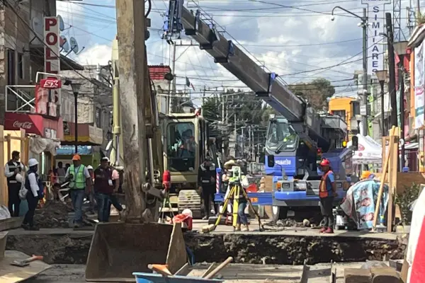 FOTOS | Socavón en Iztapalapa deja 25 desalojados y vecinos exigen revisión de tuberías