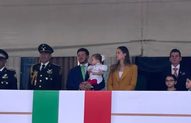 Samuel García y Mariana Rodríguez encabezan desfile del 215 aniversario de la Independencia de México