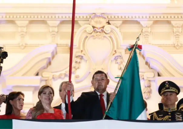 ¡Viva Leonario Vicario!, grita el gobernador de Puebla en desliz en su arenga
