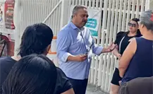 Víctor Pérez lleva becas de inglés y apoyos económicos a Santa Catarina