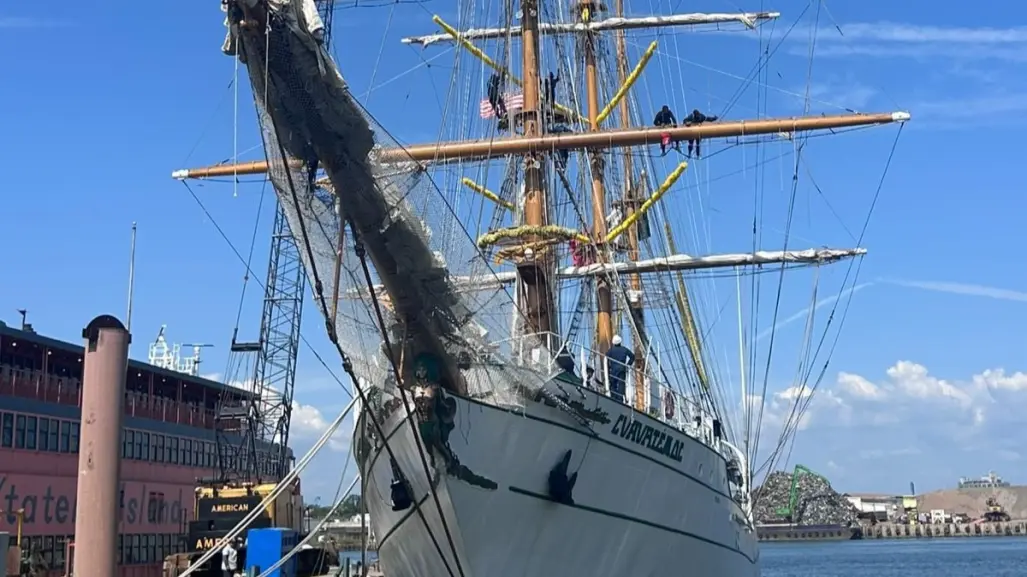 Buque Cuauhtémoc reanuda operaciones tras 4 meses del accidente en Brooklyn, Nueva York