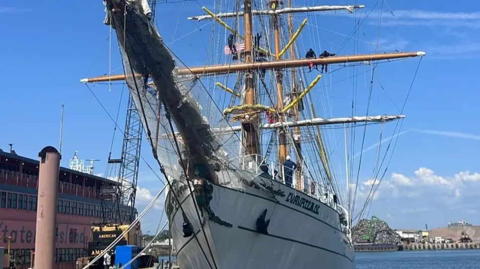 Buque Cuauhtémoc reanuda operaciones tras 4 meses del accidente en Brooklyn, Nueva York