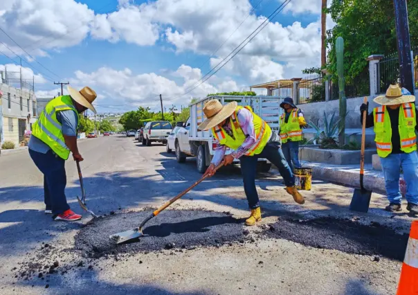 ¿En qué colonias y calles trabaja el programa emergente de bacheo en BCS?