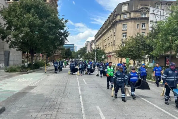 Gobierno de Monterrey recolecta más de 12 toneladas de basura tras desfile de Independencia