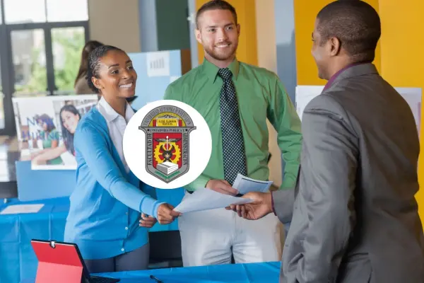 Feria laboral FACPYA 2025 abre vacantes y contactos para jóvenes de la UANL