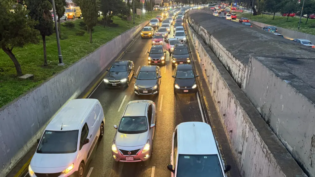 FOTOS | Lluvias dejan severos encharcamientos en Cuauhtémoc e Iztacalco con largas filas de automovilistas