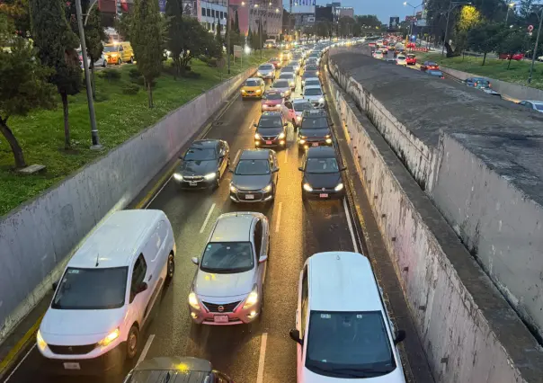 FOTOS | Lluvias dejan severos encharcamientos en Cuauhtémoc e Iztacalco con largas filas de automovilistas