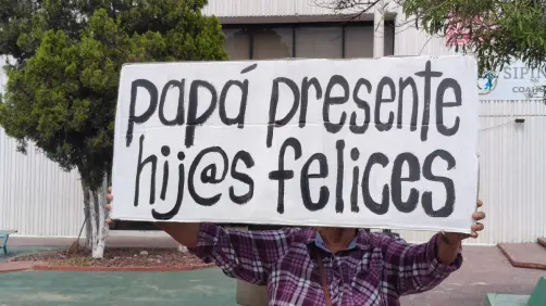 Alzan la voz Padres por la Verdad piden justicia ante madres obstructoras