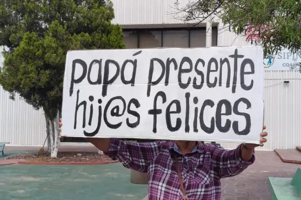 Alzan la voz Padres por la Verdad piden justicia ante madres obstructoras