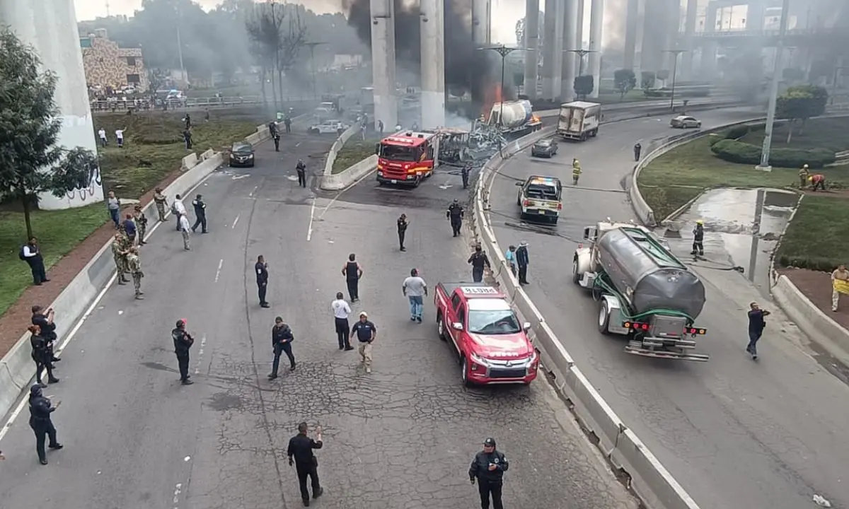 Explosión de pipa de gas en Puente de la Concordia.   Foto: X (@POSTACDMX)